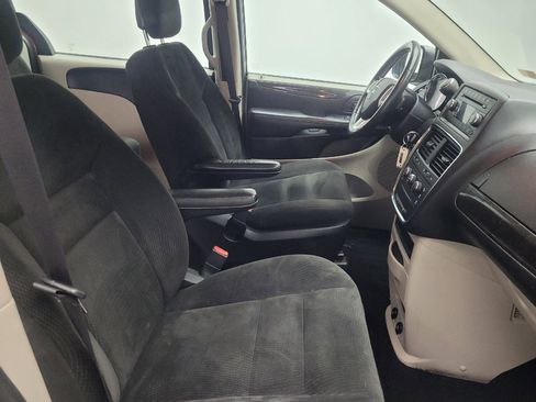 Used 2016 Dodge Grand Caravan American Value Package w/ UConnect Hands-Free Group image 21