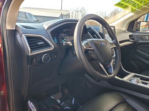 Used 2024 Ford Edge SEL w/ Convenience Package image 9