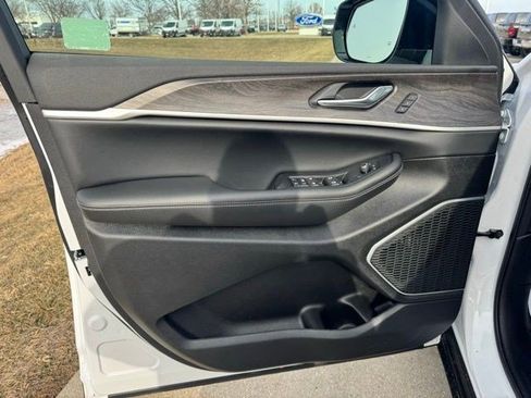 New 2026 Jeep Grand Cherokee Limited AWD/4WD image 8