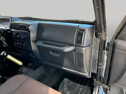 Used 2003 Jeep Wrangler X AWD/4WD image 18