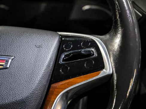 Used 2019 Cadillac Escalade ESV Luxury AWD/4WD image 17