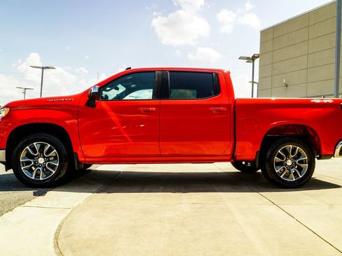 Used 2023 Chevrolet Silverado 1500 LT AWD/4WD image 9