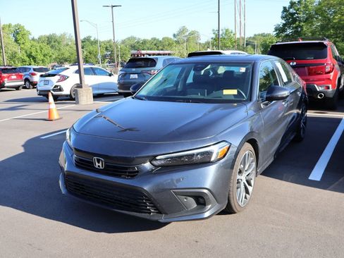 Used 2024 Honda Civic Touring image 3