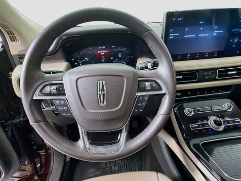 Used 2023 Lincoln Nautilus Reserve AWD/4WD image 11