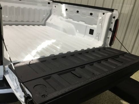 New 2024 Chevrolet Colorado LT w/ LT Convenience Package II image 17