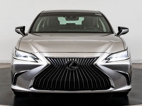Used 2019 Lexus ES 350 Luxury image 2