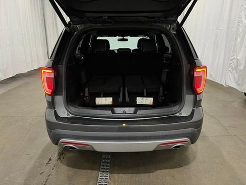 Used 2017 Ford Explorer XLT w/ Equipment Group 202A FWD image 14