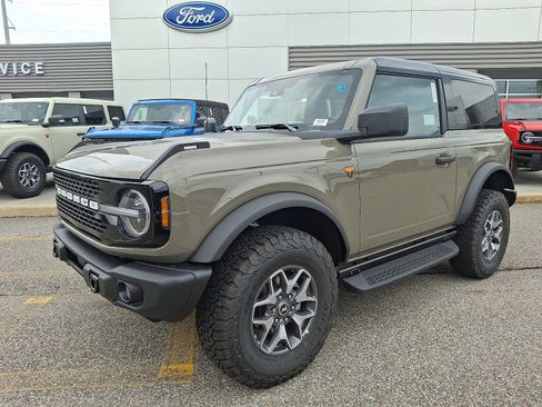 New 2025 Ford Bronco Badlands AWD/4WD image 3