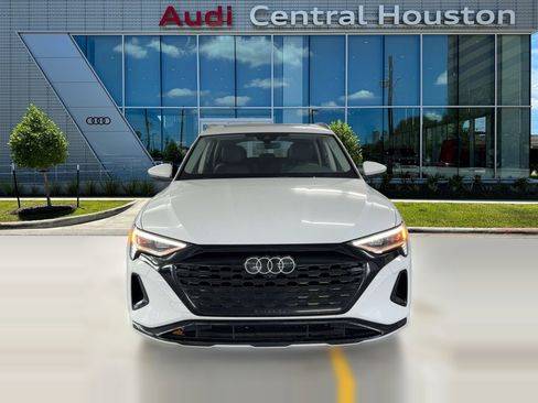 Used 2024 Audi Q8 e-tron Premium Plus image 6