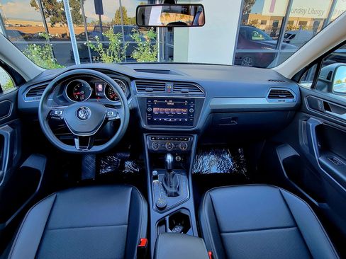 Used 2021 Volkswagen Tiguan SE image 18