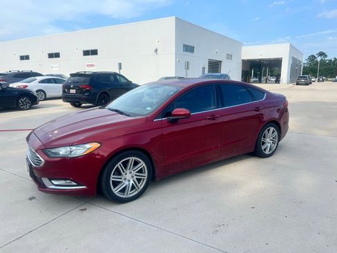 Used 2017 Ford Fusion SE w/ Equipment Group 201A FWD image 1