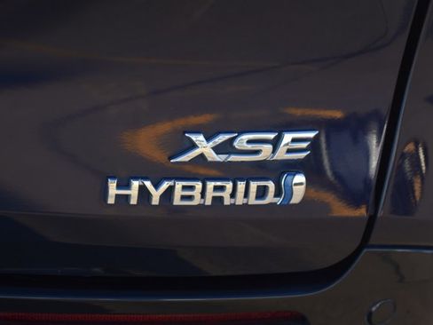 Used 2023 Toyota Sienna XSE image 7