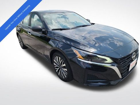 Used 2025 Nissan Altima 2.5 SV FWD image 7