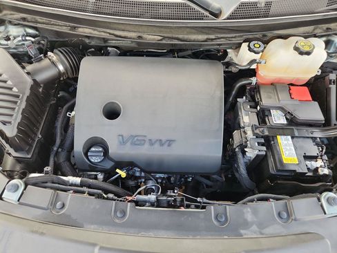 Used 2023 Chevrolet Traverse LT FWD image 28