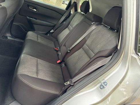 Used 2025 Nissan Rogue SV FWD image 40