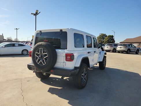 Used 2025 Jeep Wrangler Unlimited Sahara image 7