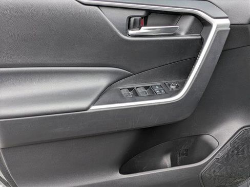 Used 2022 Toyota RAV4 XLE AWD/4WD image 19