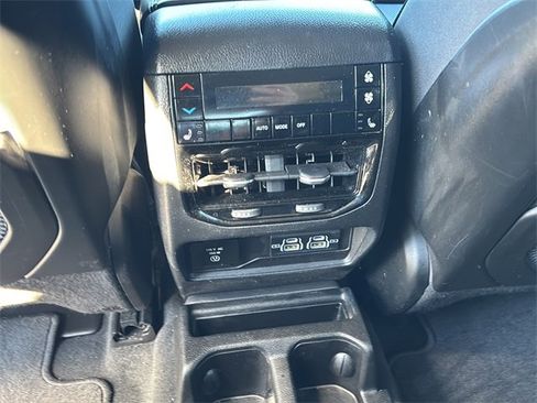 Used 2023 Jeep Grand Cherokee L Limited w/ Luxury Tech Group II image 18