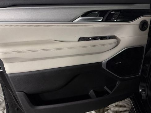Used 2025 Jeep Wagoneer 4WD image 25