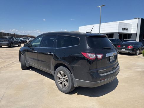 Used 2017 Chevrolet Traverse LT FWD image 16