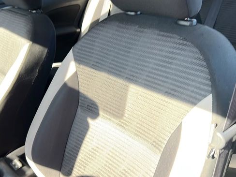 Used 2021 Nissan Versa SV image 31