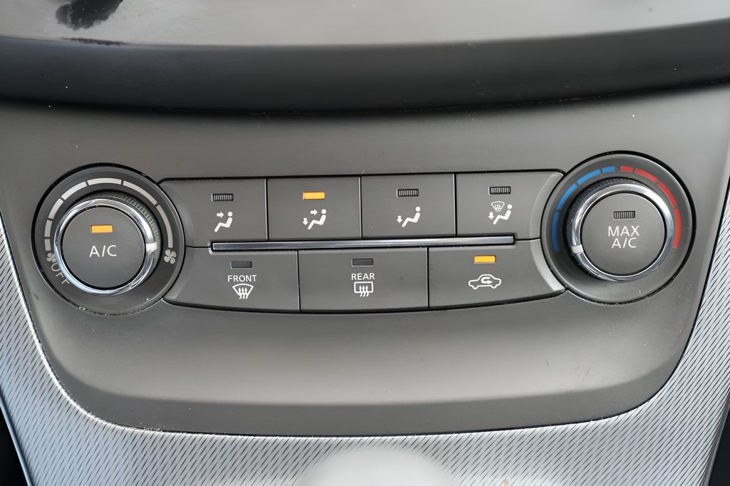 Used 2013 Nissan Sentra SR FWD image 32