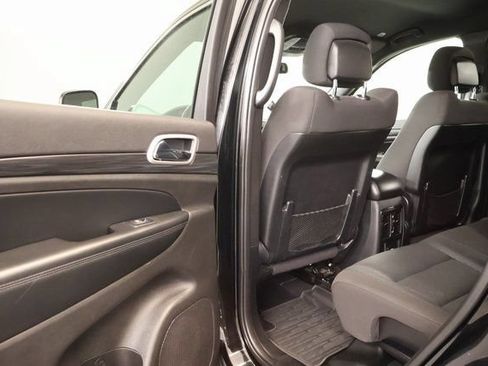 Used 2020 Jeep Grand Cherokee Laredo w/ Security & Convenience Group AWD/4WD image 26