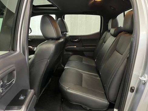 Used 2022 Toyota Tacoma Limited w/ Black Out Package (TMS) AWD/4WD image 12