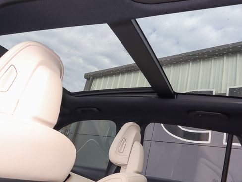 Used 2023 Mercedes-Benz GLC 300 4MATIC image 9