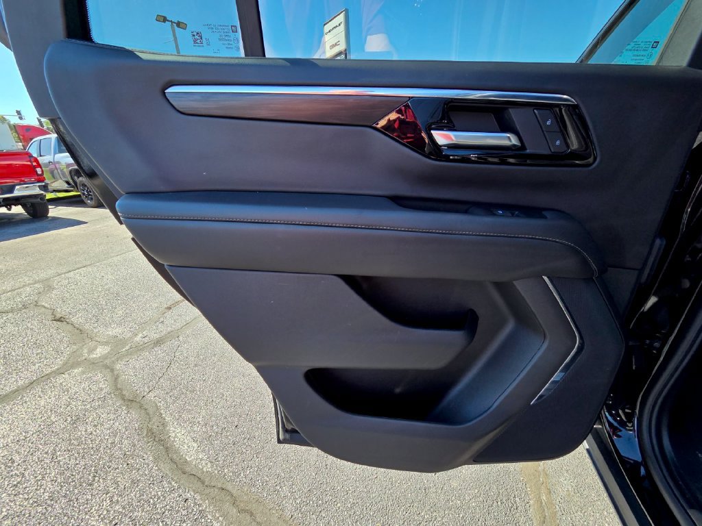 Used 2025 Chevrolet Tahoe Z71 AWD/4WD image 28
