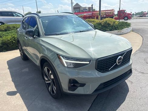 Used 2024 Volvo XC40 B5 Plus w/ Protection Package Premier AWD/4WD image 4