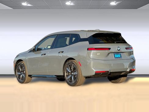 Used 2026 BMW iX xDrive45 image 3