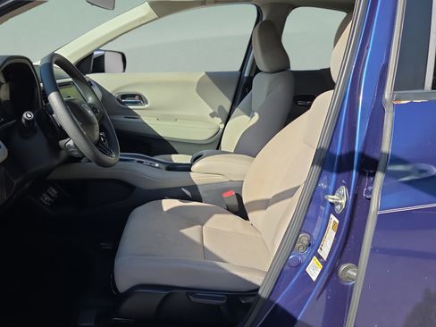 Used 2016 Honda HR-V EX image 9