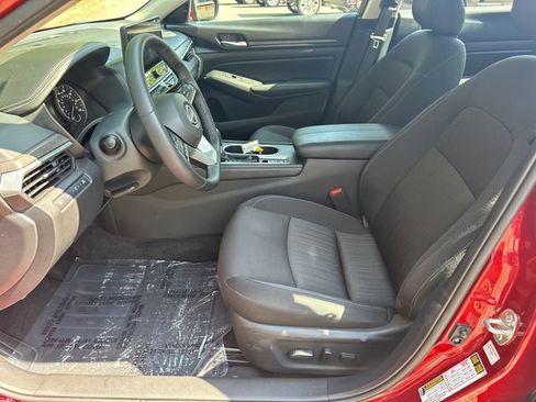 Used 2025 Nissan Altima 2.5 SV w/ SV Premium Package FWD image 10