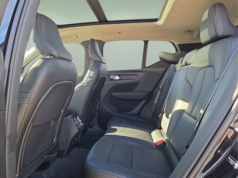 Certified 2025 Volvo XC40 B5 Core image 16