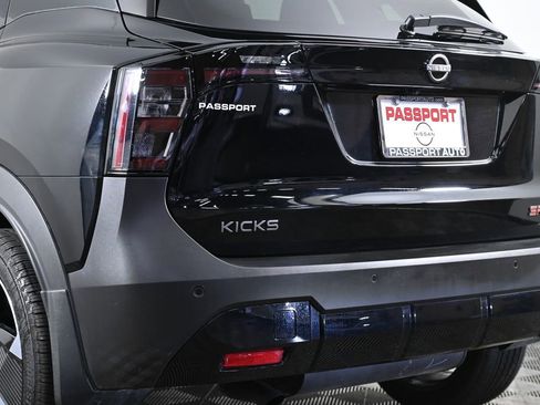 Used 2025 Nissan Kicks SR image 8