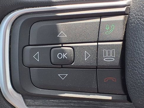 Used 2024 Jeep Wagoneer Series III AWD/4WD image 13