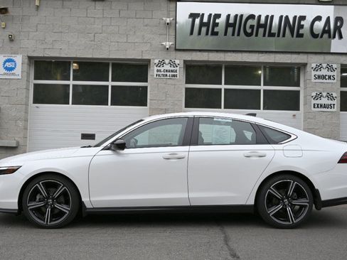 Used 2025 Honda Accord Sport image 2