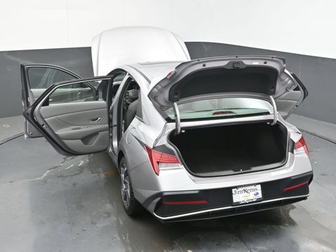 Used 2025 Hyundai Elantra SEL FWD image 45