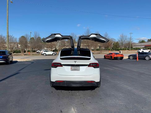 Used 2022 Tesla Model X image 12