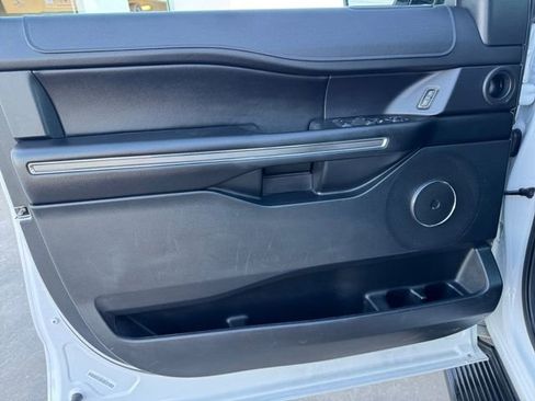 Used 2021 Ford Expedition Max XLT image 4