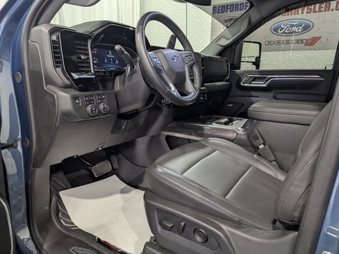 Used 2025 Chevrolet Silverado 2500 LTZ w/ Trail Boss Package AWD/4WD image 19