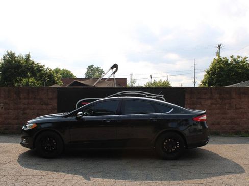 Used 2014 Ford Fusion SE FWD image 2