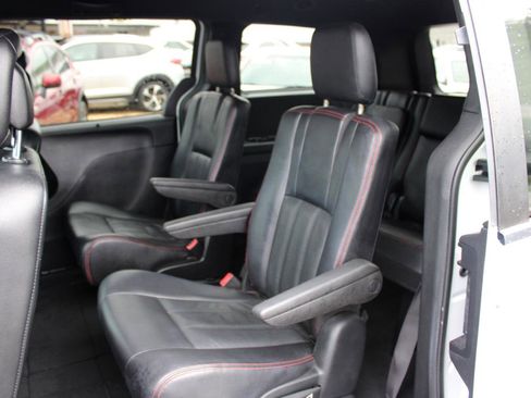 Used 2019 Dodge Grand Caravan GT FWD image 13