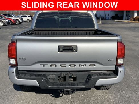 Used 2017 Toyota Tacoma TRD Off-Road image 5