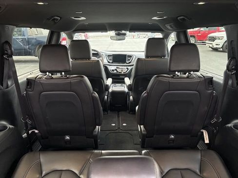 Used 2024 Chrysler Pacifica Touring-L w/ S Appearance Package image 41