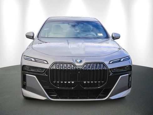 Used 2026 BMW 750e xDrive AWD/4WD image 2