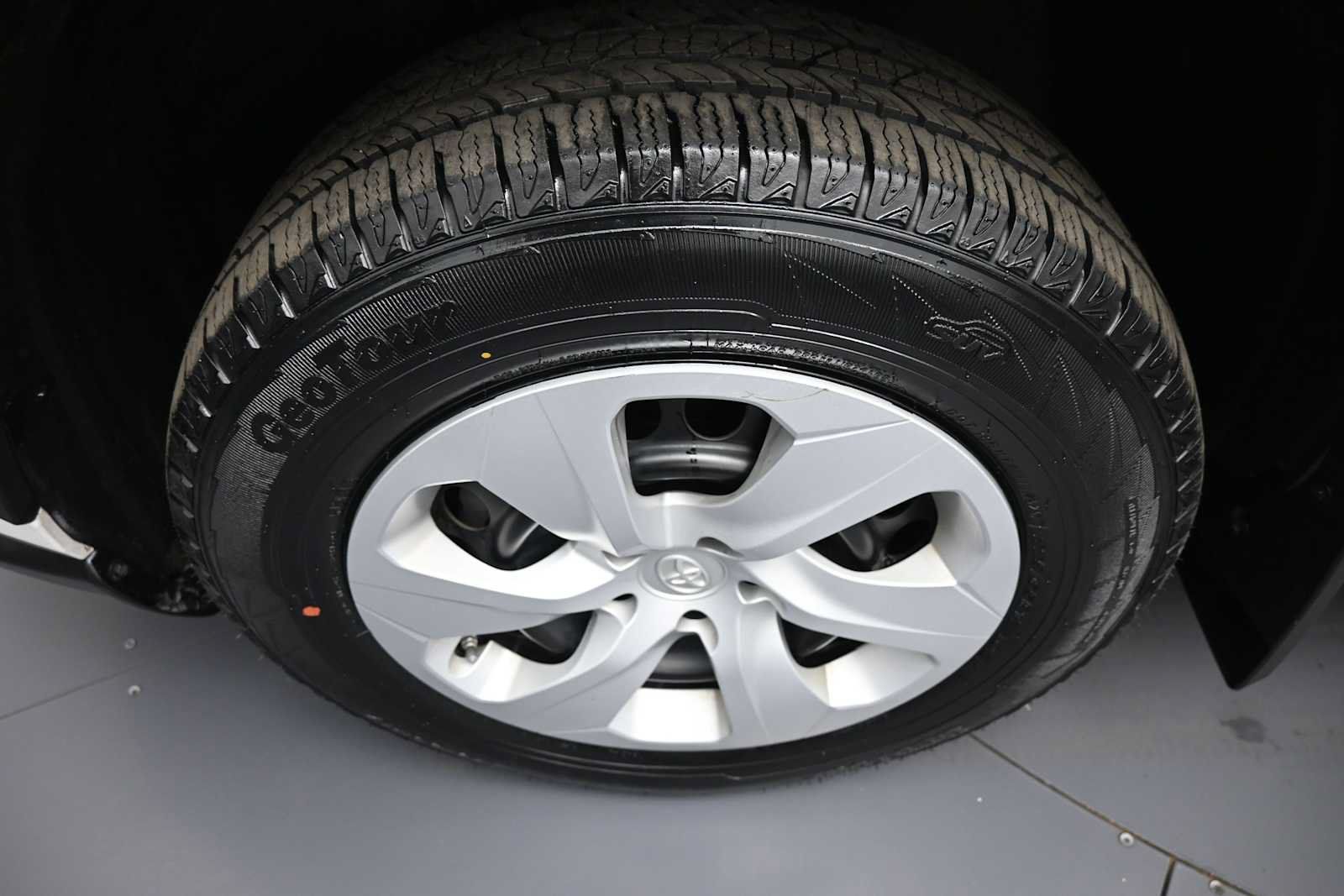 Certified 2023 Toyota RAV4 LE AWD/4WD image 14