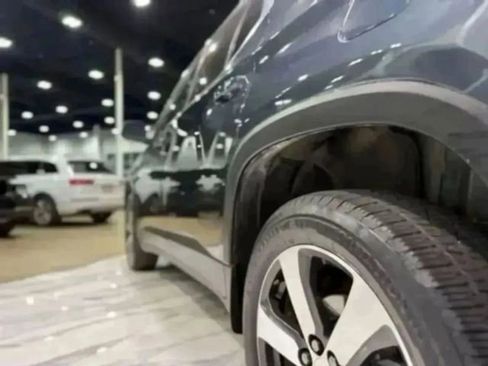 Used 2021 Chevrolet Traverse LT w/ LT Premium Package image 50