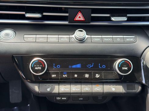 Used 2025 Hyundai Elantra SEL FWD image 25